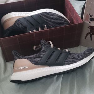 Women's Adidas Ultra Boosts Gray/Carbon/Ash Pearl